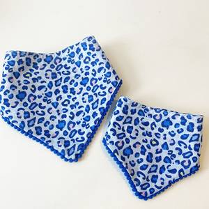 SAMPLES - Blue leopard pom-pom bandana collar